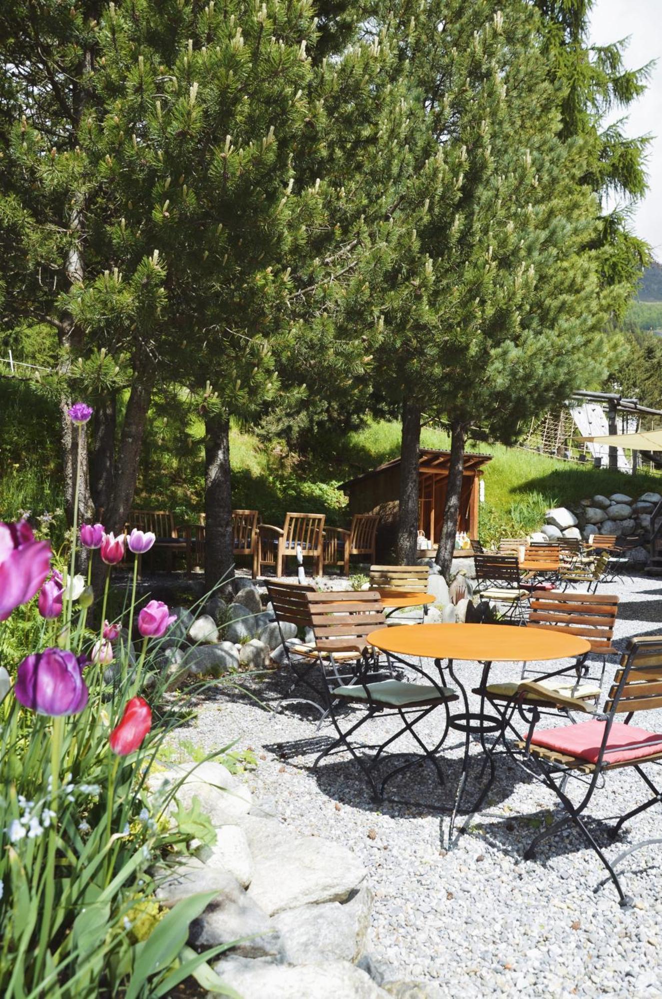 Hotel Veduta Cinuos-Chel Exteriér fotografie