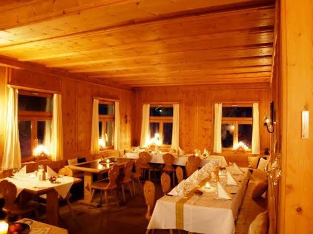 Hotel Veduta Cinuos-Chel Exteriér fotografie